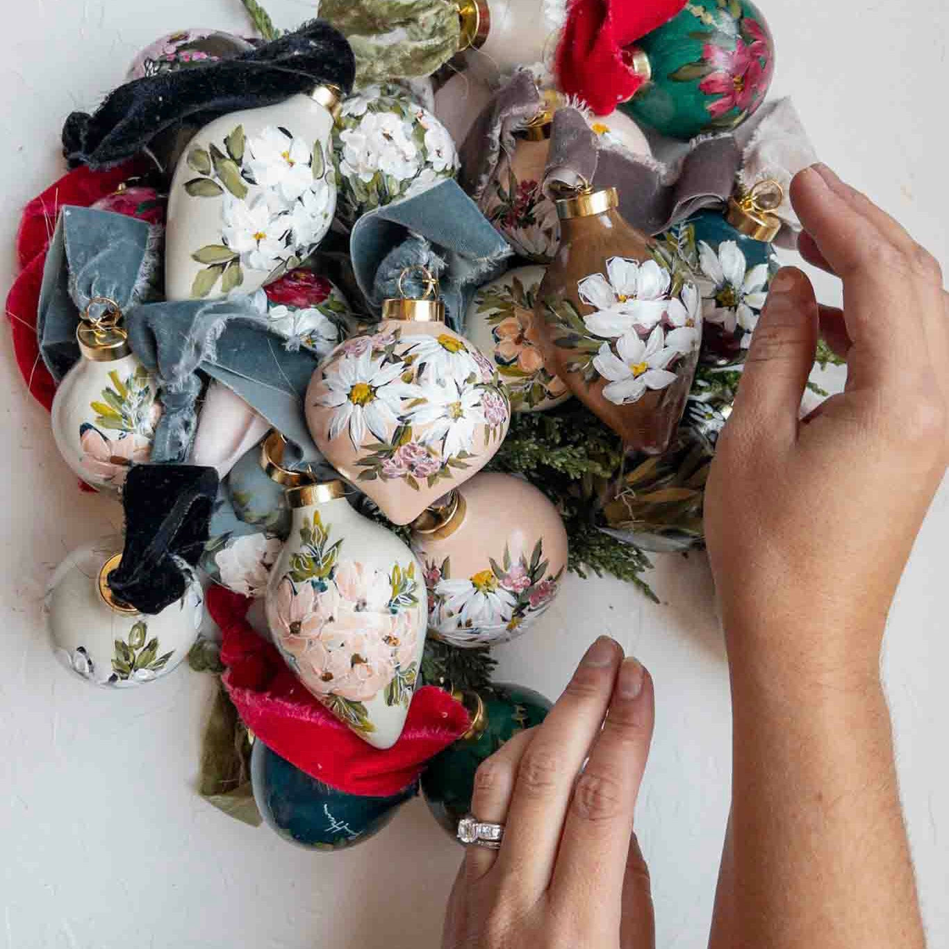 Heirloom Ornament - Floral 17