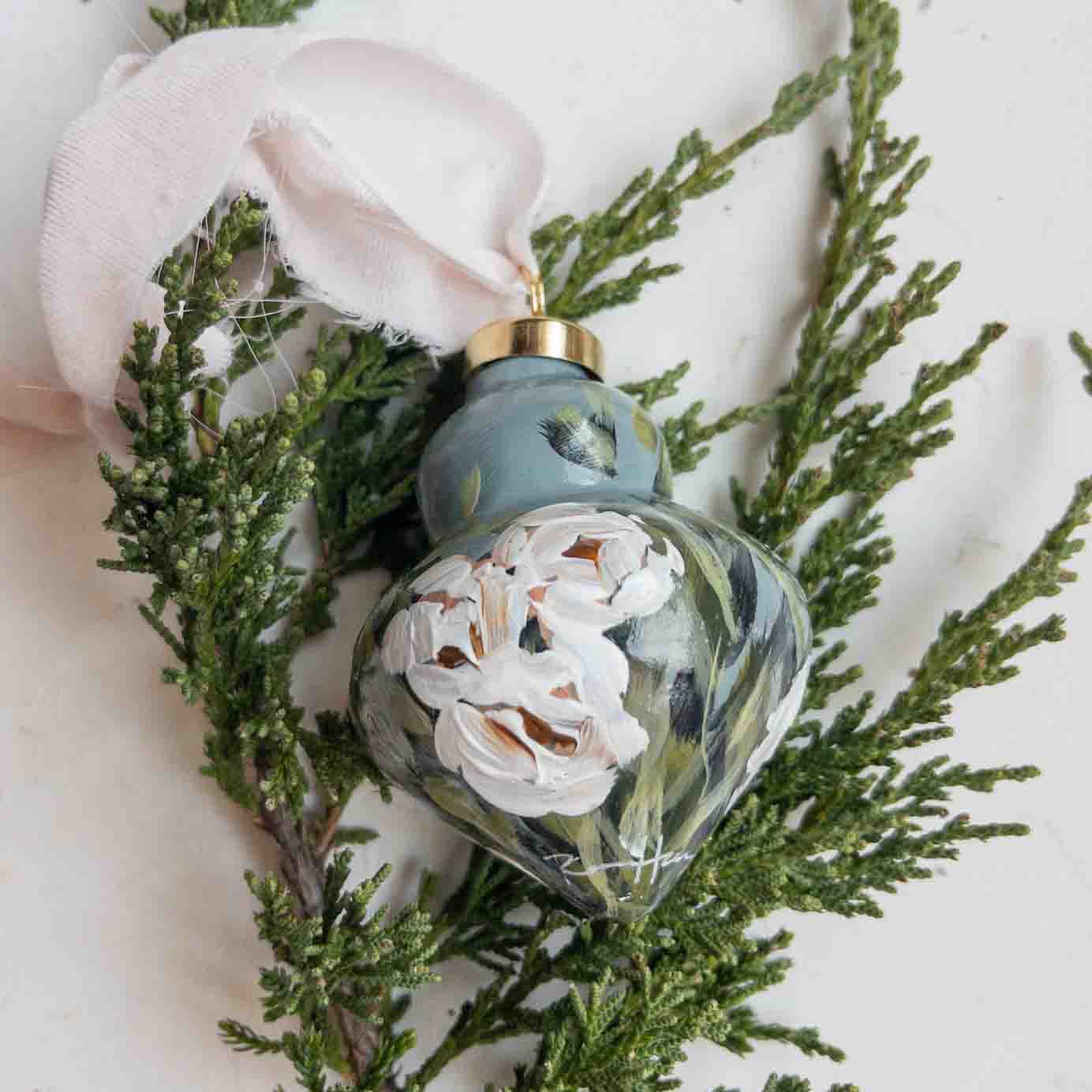 Heirloom Ornament - Floral 05