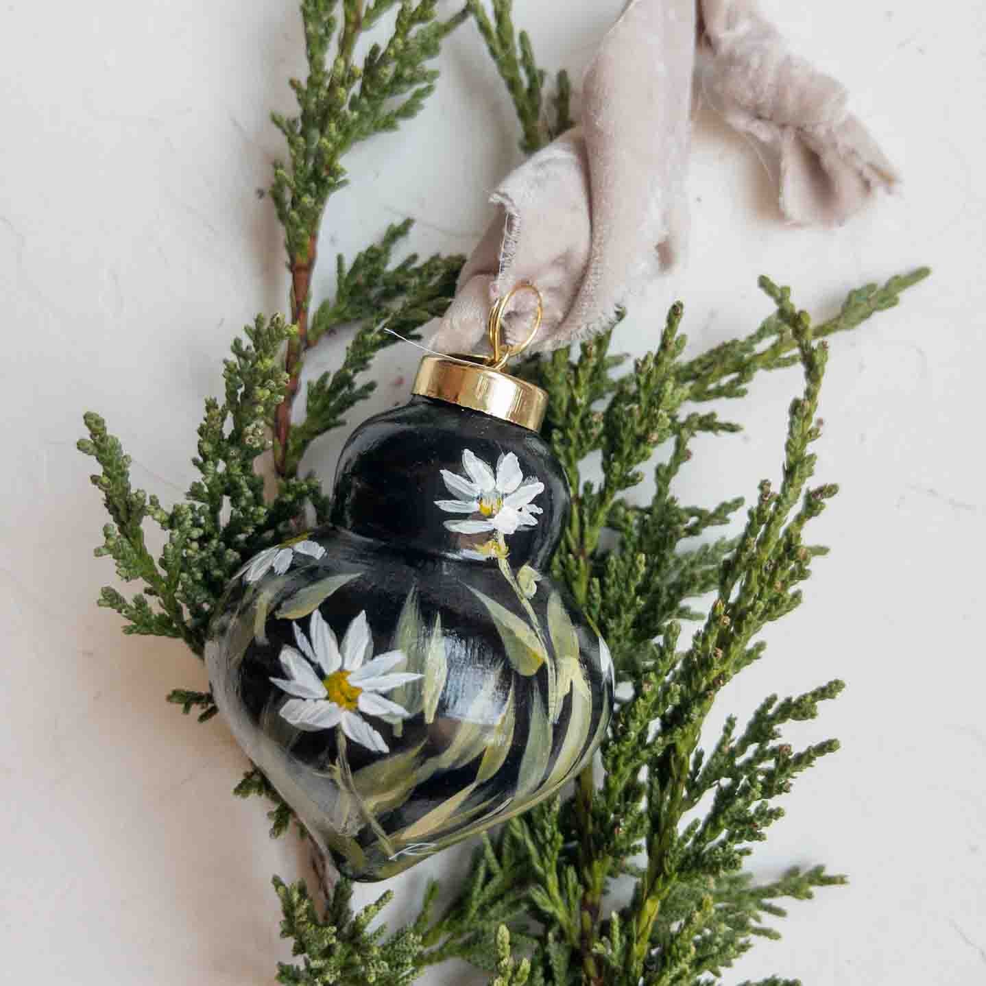 Heirloom Ornament - Floral 14