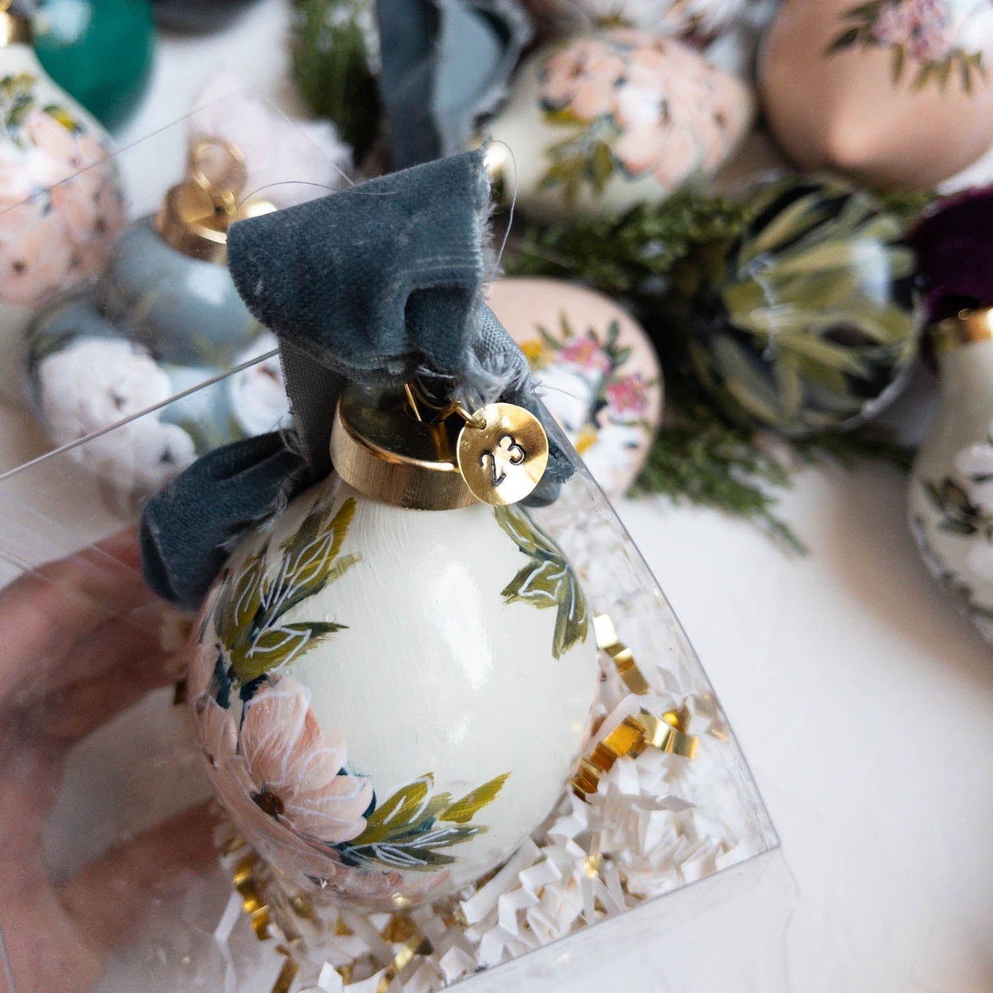 Heirloom Ornament - Floral 19