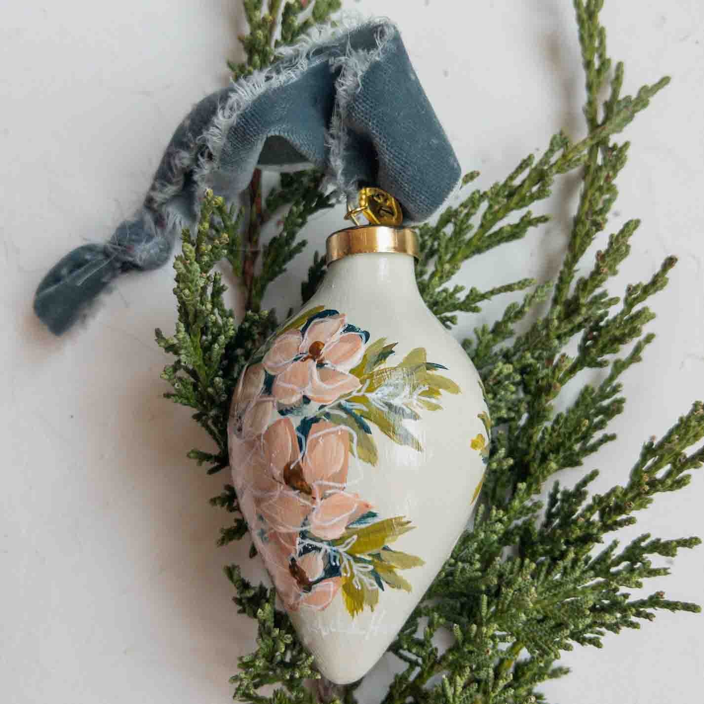 Heirloom Ornament - Floral 03