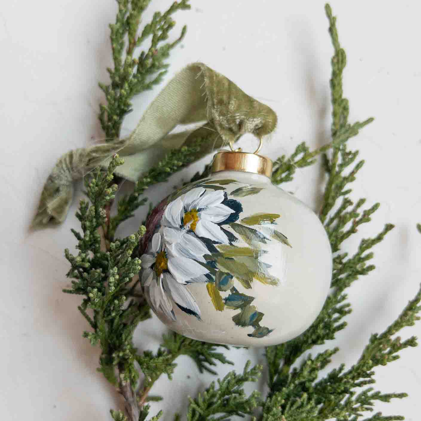 Heirloom Ornament - Floral 20