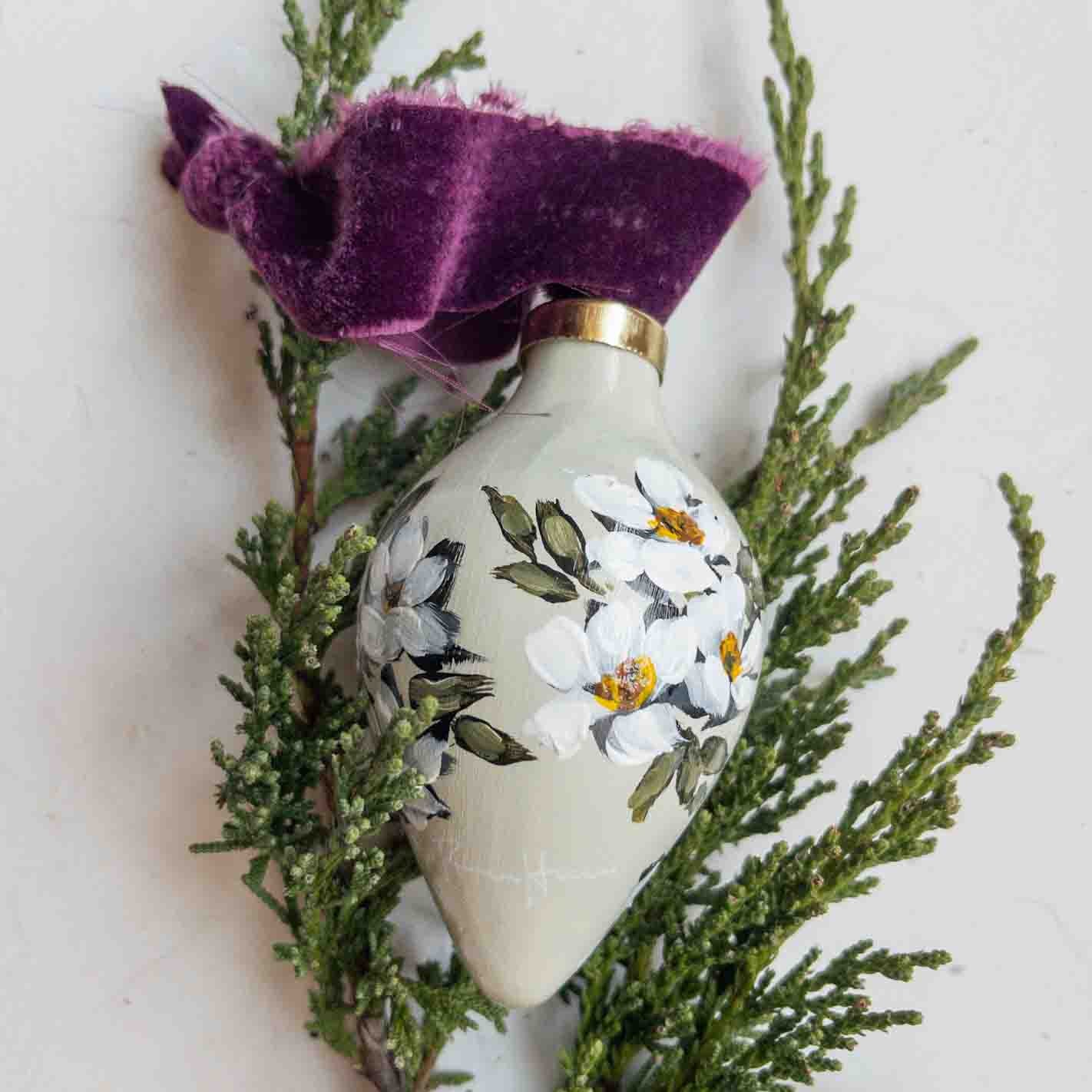 Heirloom Ornament - Floral 29